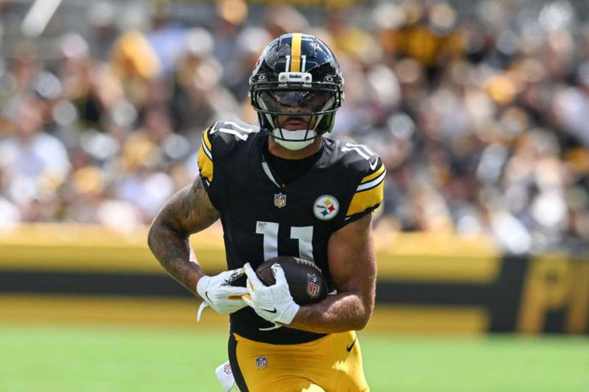 Sep 13, 2026; Pittsburgh, Pennsylvania, USA; Pittsburgh Steelers wide receiver Michael Pittman Jr. (11) runs following a catch against the Atlanta Falcons during the first quarter at Acrisure Stadium. © Barry Reeger-Imagn Images