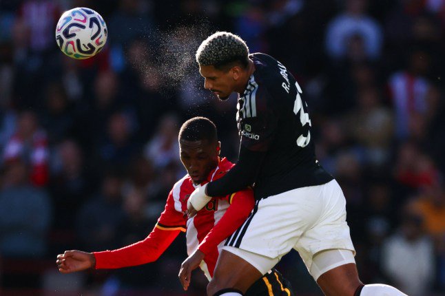 BRENTFORD, ENGLAND - OCTOBER 17: Ronald Araujo of Liverpool in action with Jaidon Anthony of Brentford during the Premier League 2026/27 match between Brentford and Liverpool FC at Gtech Community Stadium on October 17, 2026 in Brentford, England. (Photo by Marc Atkins/Getty Images)