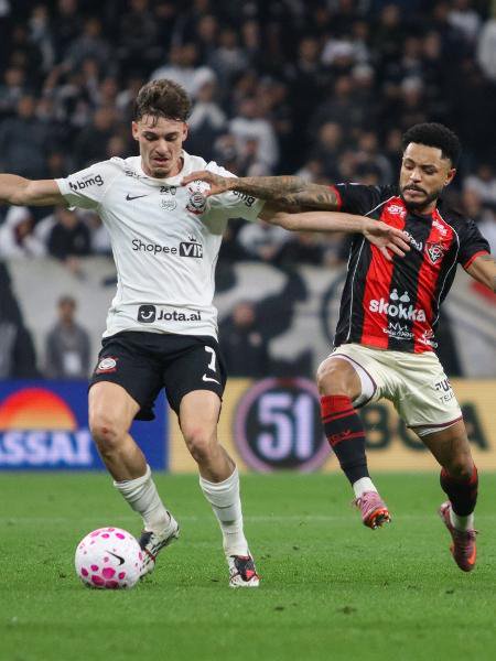 Breno Bidon, do Corinthians, durante partida contra o Vitória, pelo Brasileirão