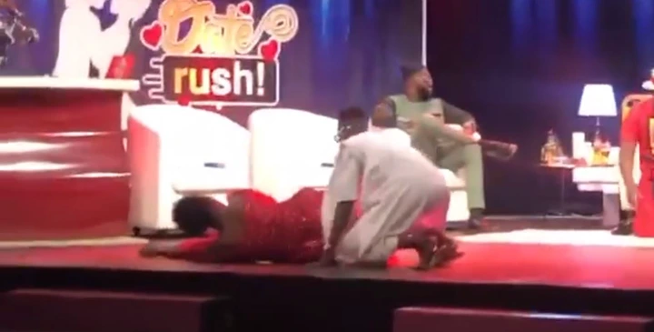 DateRush: Watch the moment Ali and Shamima Fell on stage as he attempted To Carry her - Video