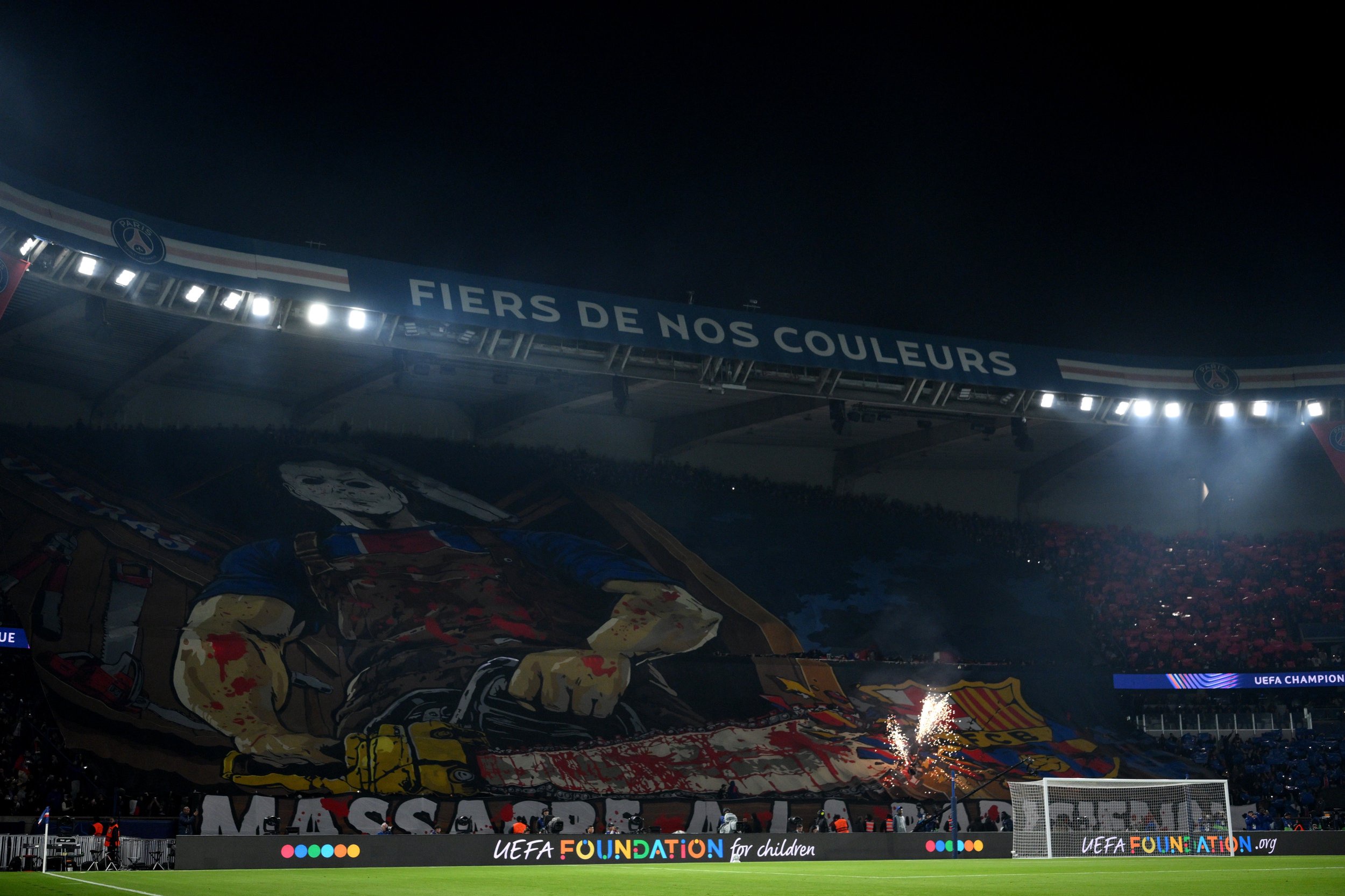 The tifo depicted a PSG supporter destroying the Barcelona badge with a chainsaw