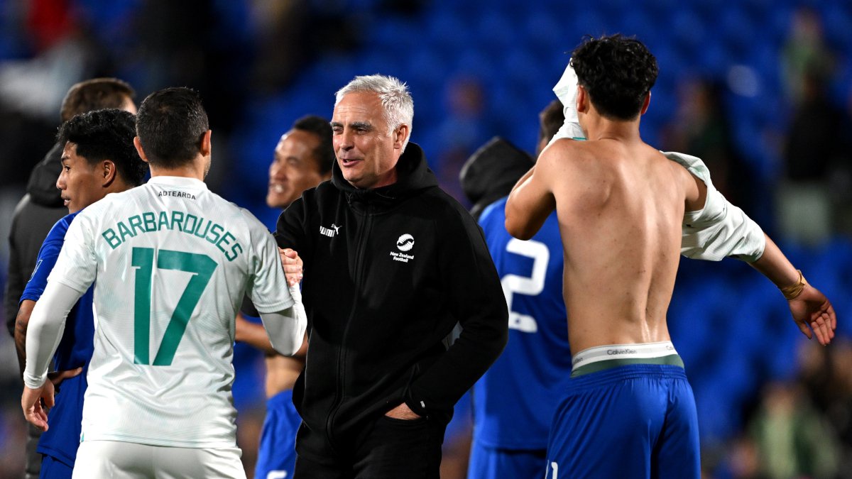 Bazeley to stand down as New Zealand head coach