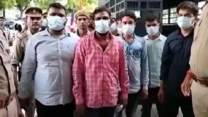 in Prayagraj gang making bomb in University hostel room and the blowed the bomb in dhaba after that police was searching for this ganga 5 were arrested