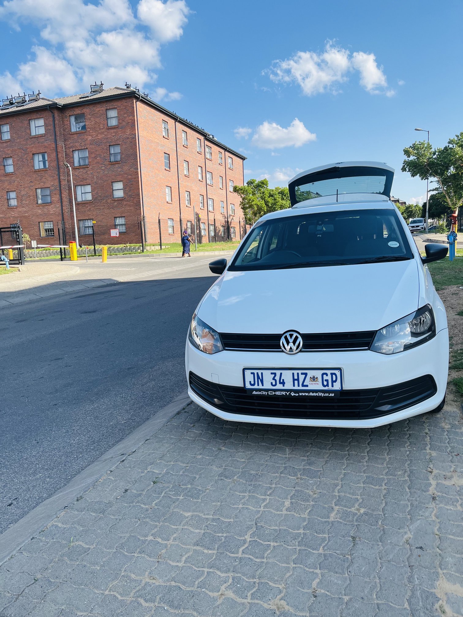 "It?s not easy" - South African man says as he finds his car completely stripped of its parts hours after it was stolen