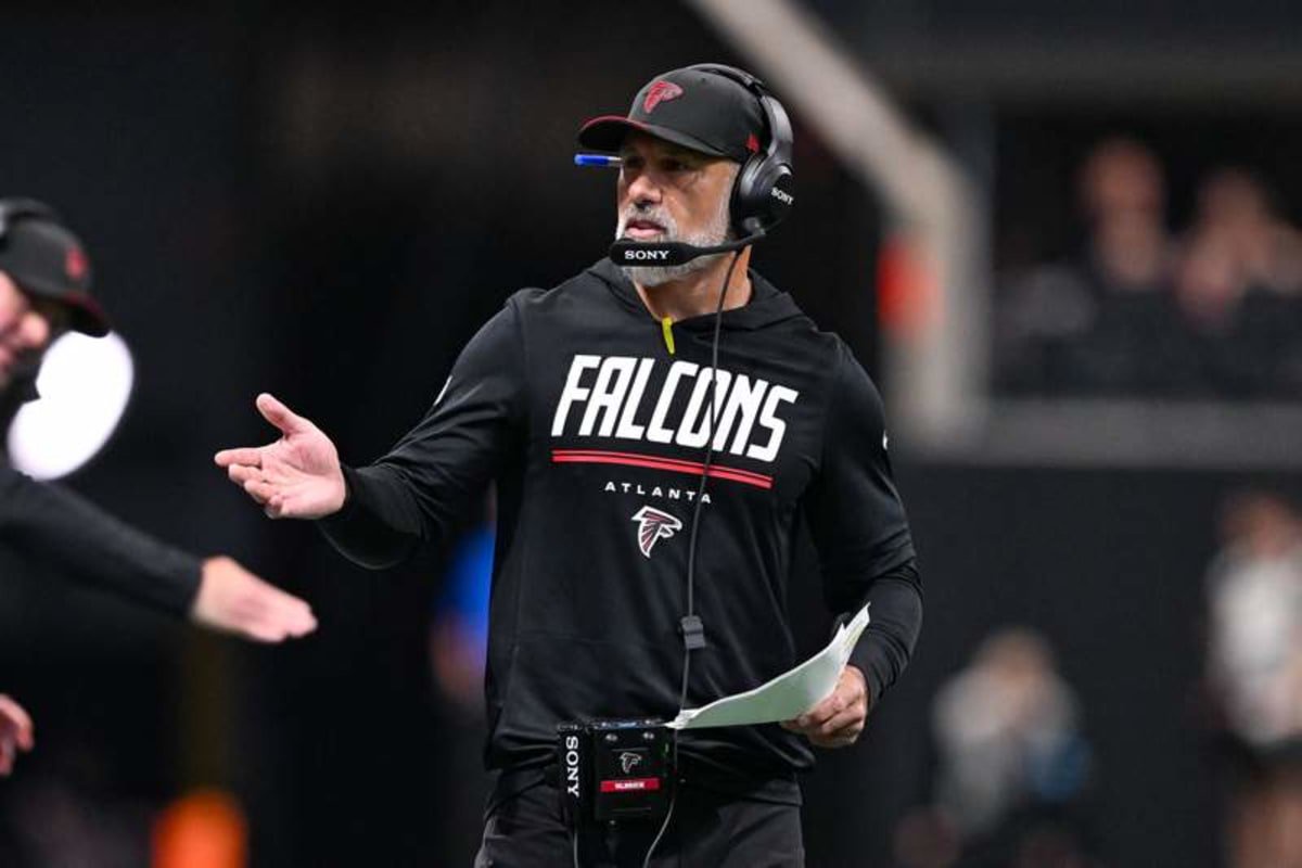 ATLANTA, GA – SEPTEMBER 20: Atlanta defensive coordinator Jeff Ulbrich reacts during the NFL, American Football Herren, USA game between the Carolina Panthers and the Atlanta Falcons on September 20th, 2026 at Mercedes-Benz Stadium in Atlanta, GA. Photo by Rich von Biberstein/Icon Sportswire NFL: SEP 20 Panthers at Falcons EDITORIAL USE ONLY Icon260920123 ©IMAGO/Icon Sportswire