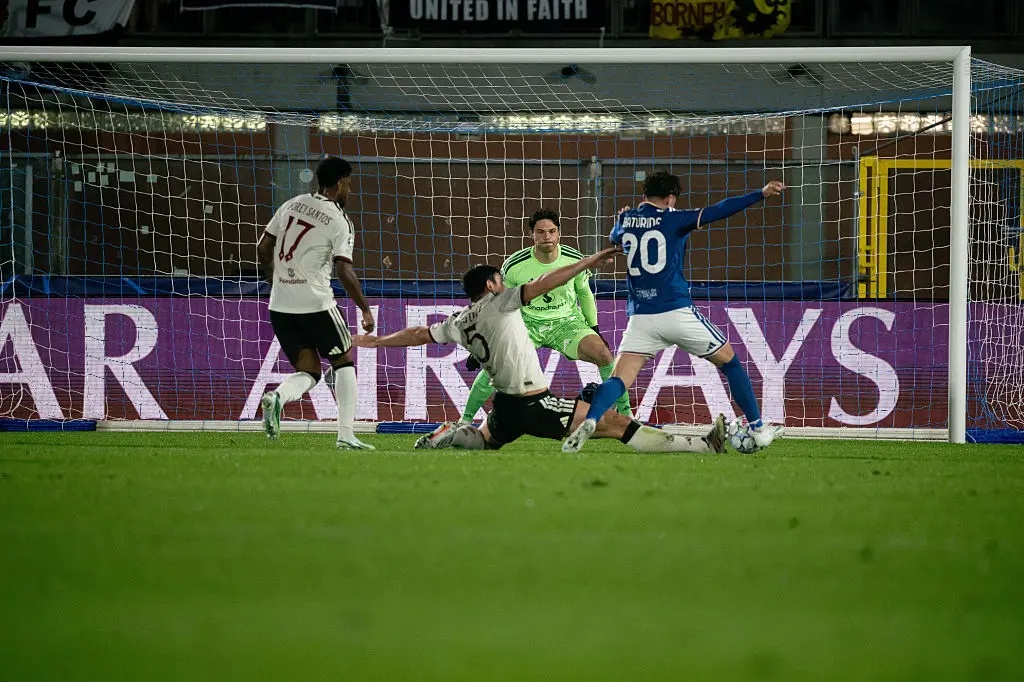 Harry Maguire, Senne Lammens