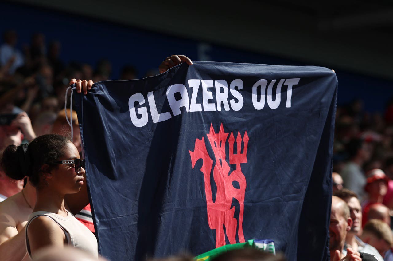 A Glazers Out banner