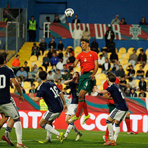 Tiago Gabriel: o gigante (1,96m) de 21 anos continua a crescer no Lecce e nos sub-21. As exibições e os números (dois golos em cinco jogos esta época) em Itália justificam atenção nacional.