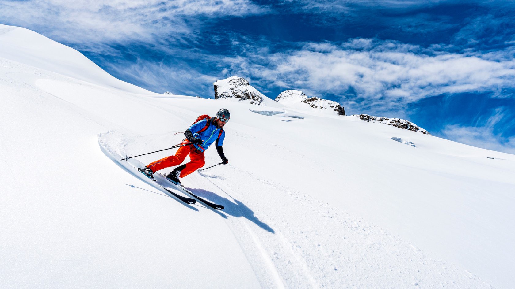 Kniebeugen stärken Oberschenkel und Gesäß und bereiten den Körper auf die Belastungen beim Skifahren vor.