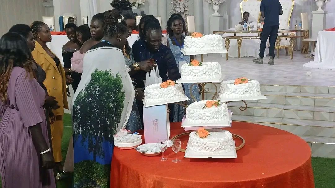 South Sudanese man weds bride after paying $77,000 dowry in cash, 297 cows and plots of land, defeating his competitor who offered $25,000, 158 cows (video)