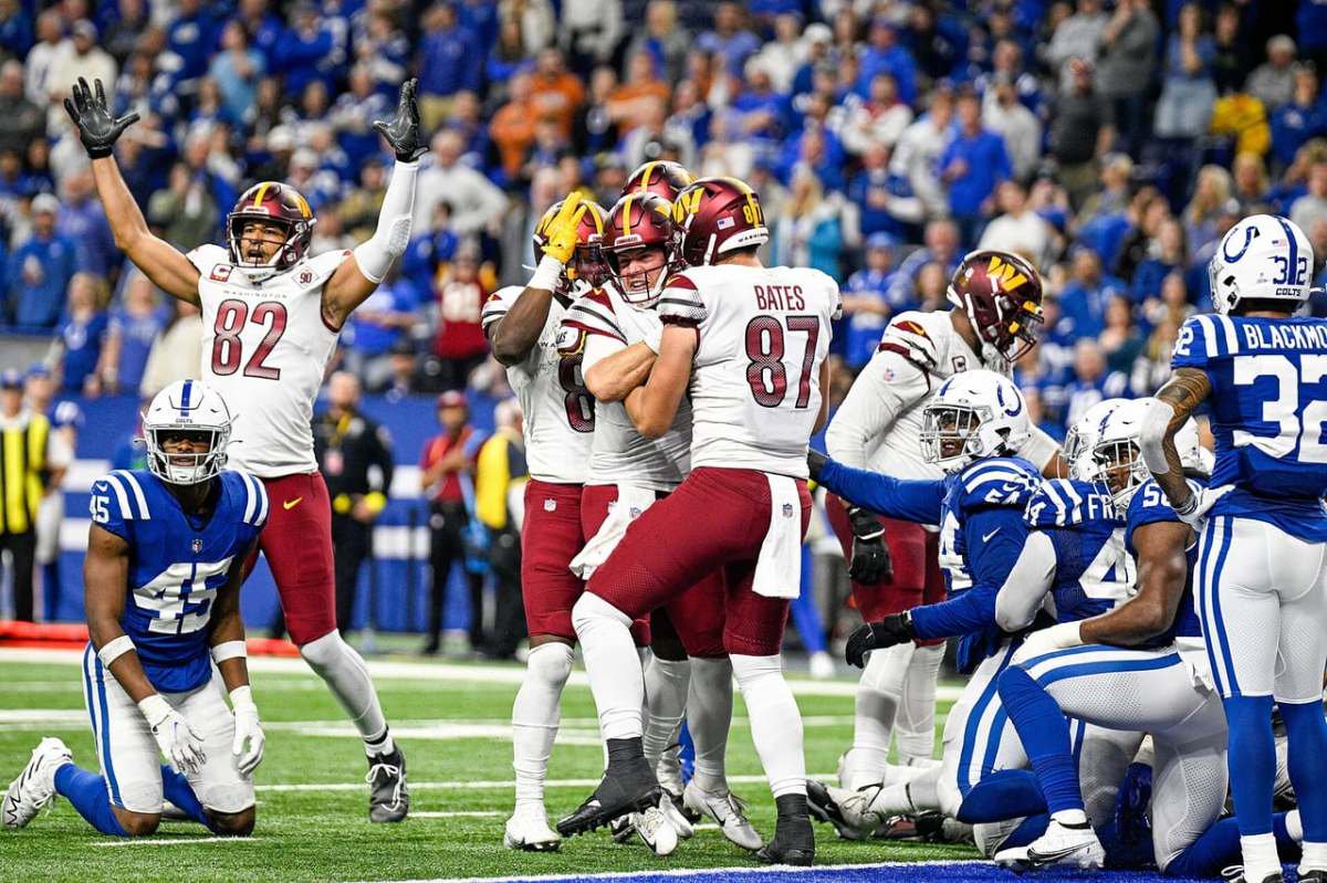 Vikings Climb to No. 1 at 6-0, but the Offense Still Owes a Debt