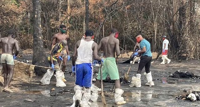 Shovelling the remains of the dead at Ohaji-Egbema LGA