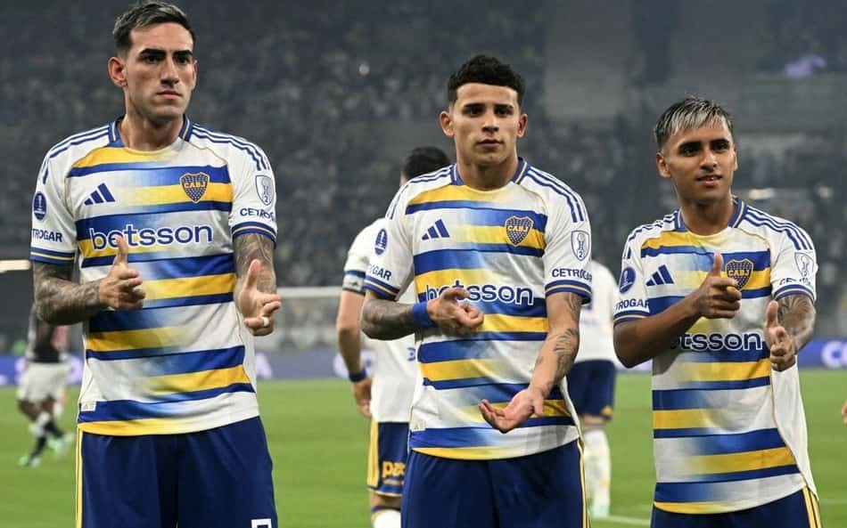 Leonel Flores comemorando o primeiro gol do Boca contra o Vasco, no Maracanã
