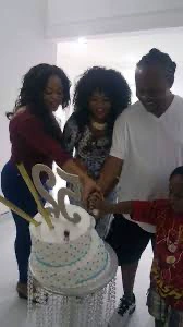 see Pictures of Daddy Lumba, his wife, and seven kids. 8