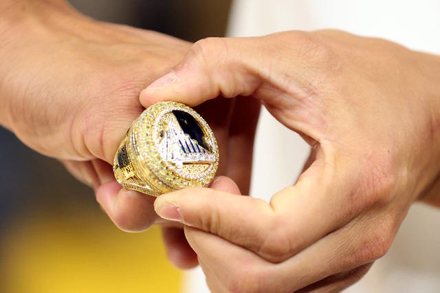 Los Angeles Lakers v Golden State Warriors