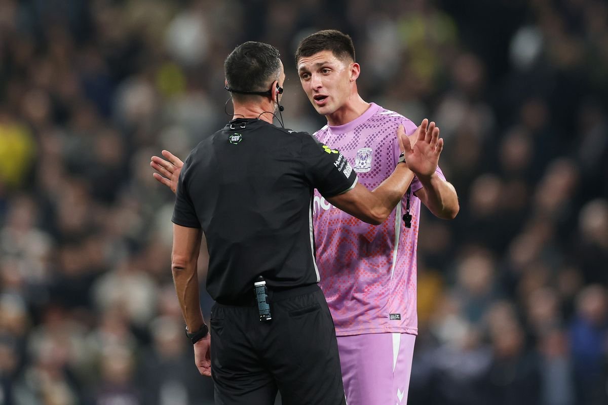 Bobby Thomas of Coventry City argues with referee Andy Madley at Tottenham
