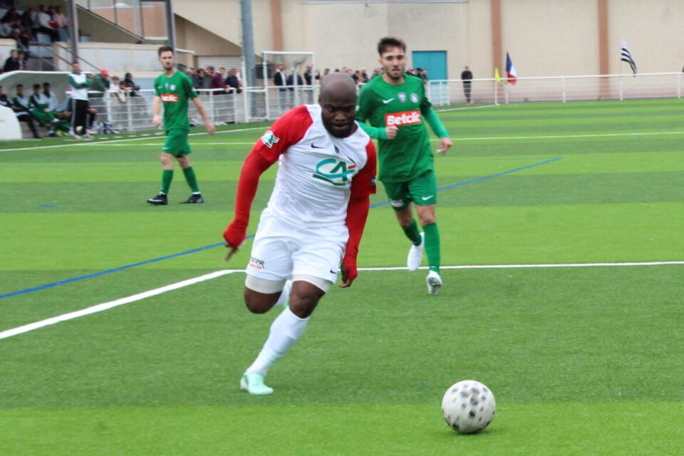 Ronel Kangou, premier buteur fougerais
