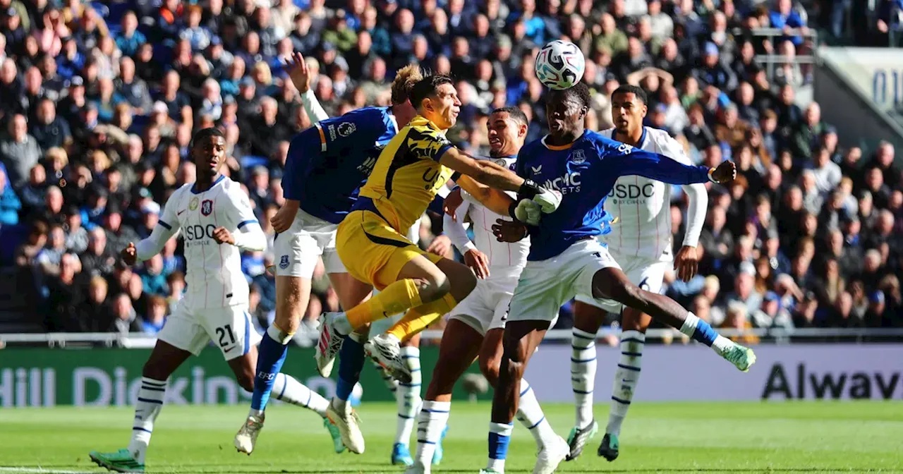 Chelsea-Sieg bei Everton von schwerer Kopfverletzung Martinez überschattet