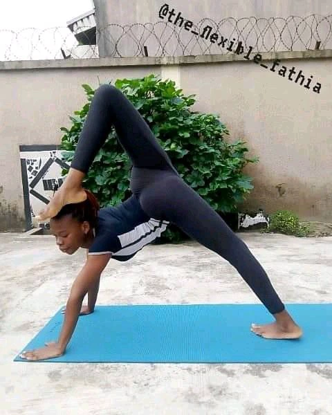 Really Create Like This? This Lady Flexible There’s Bone Body (See Photos)