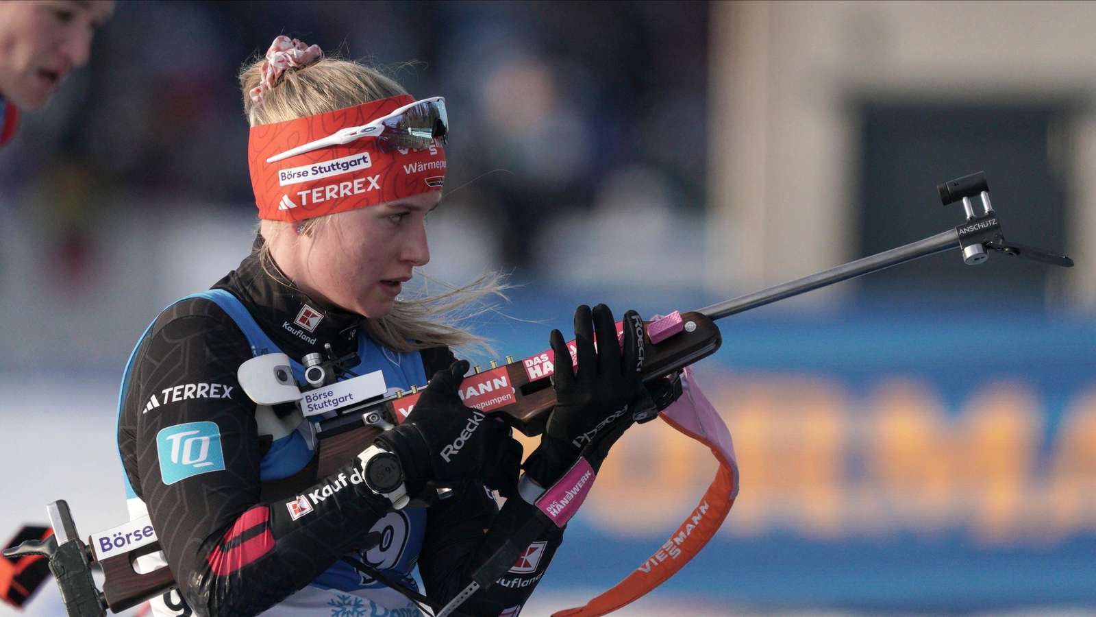 Biathlon: Julia Tannheimer am Schießstand in Otepää. In Estland wird 2027 die WM ausgetragen.