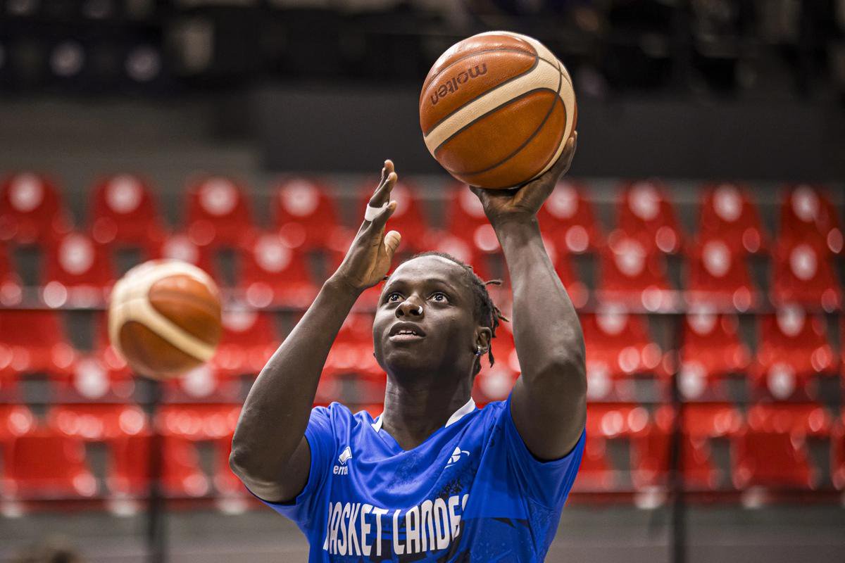 Murjanatu Musa confirme sa grande forme du moment : 12 points, 7 rebonds et pas moins de 9 interceptions.