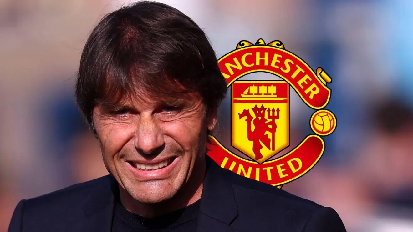 Antonio Conte with the Man Utd badge