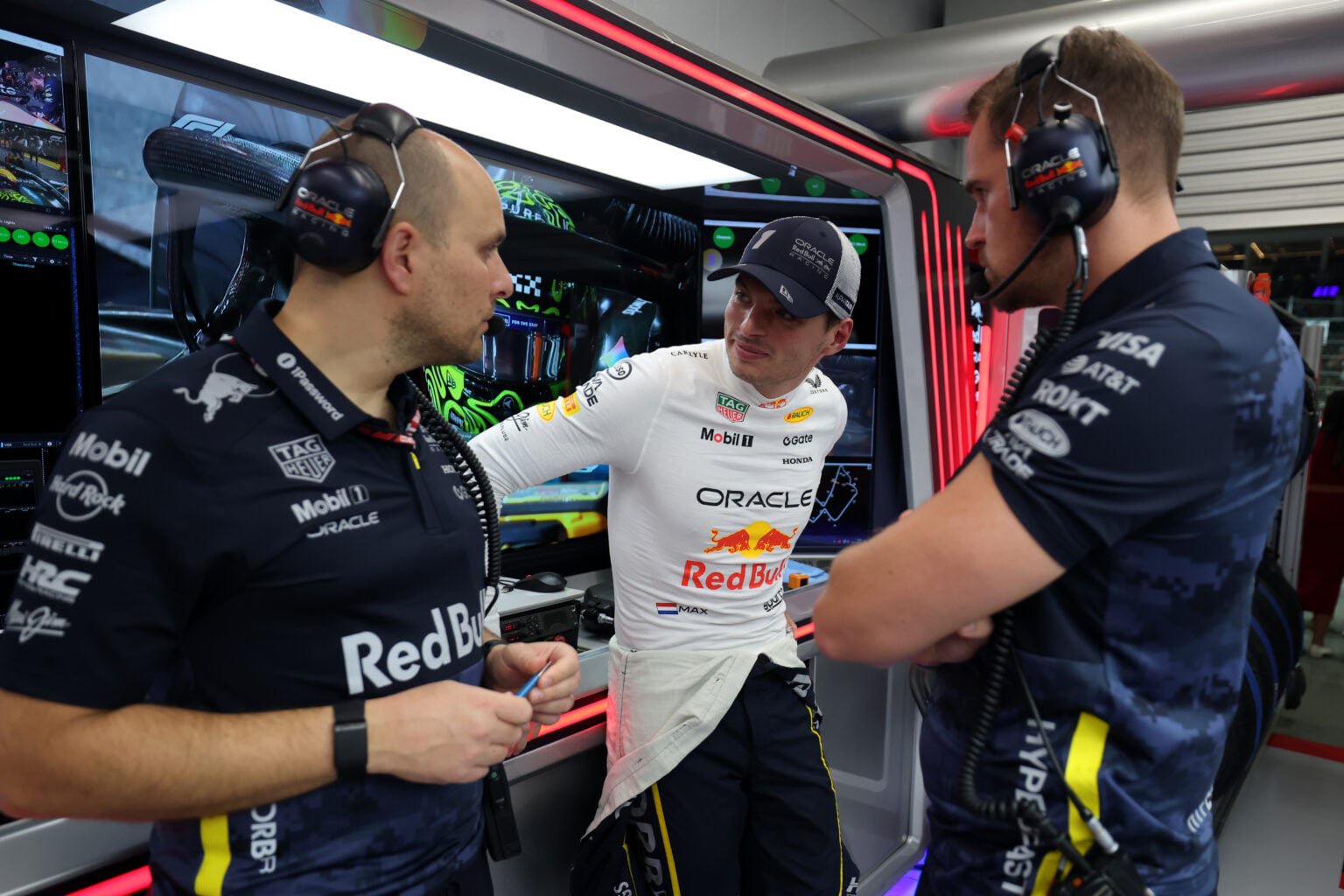 Gianpiero Lambiase, Max Verstappen and Tom Hart in the Red Bull garage at the 2025 F1 Singapore Grand Prix