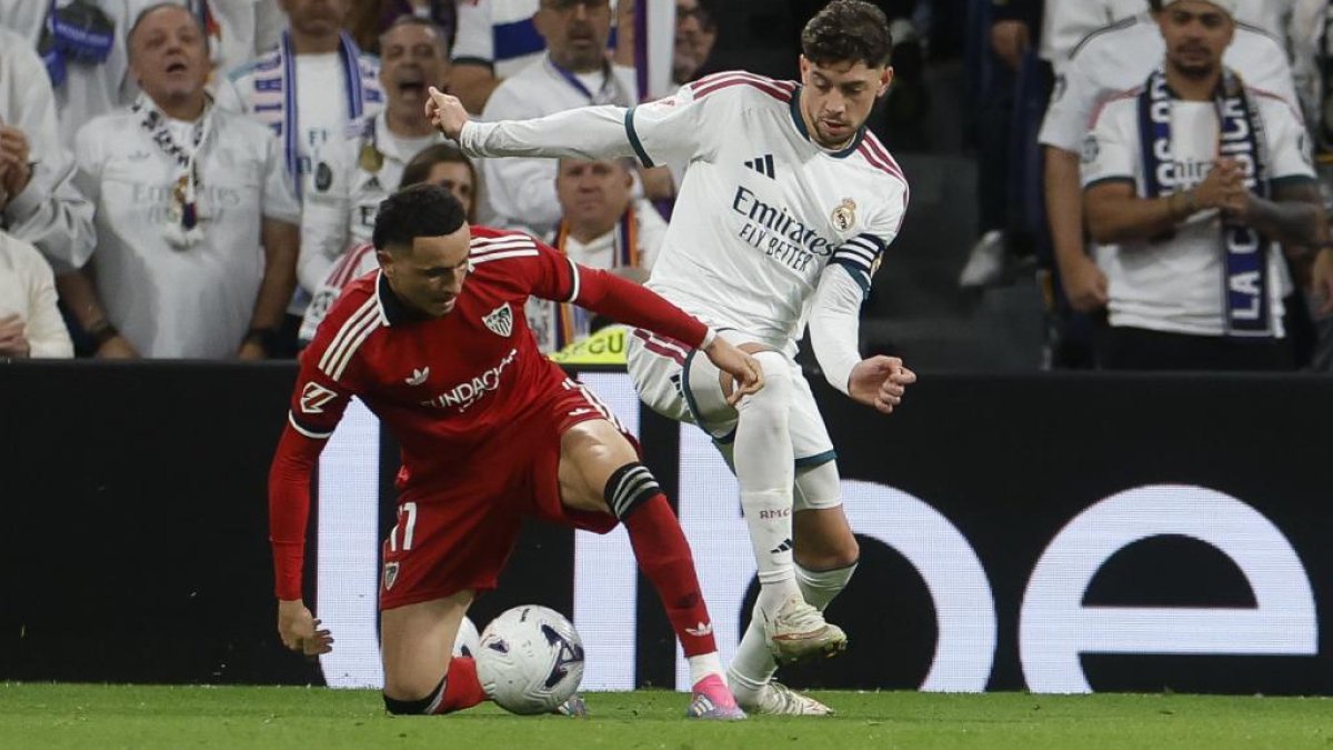 Real Madrid weighs Fede Valverde at right-back for El Clásico