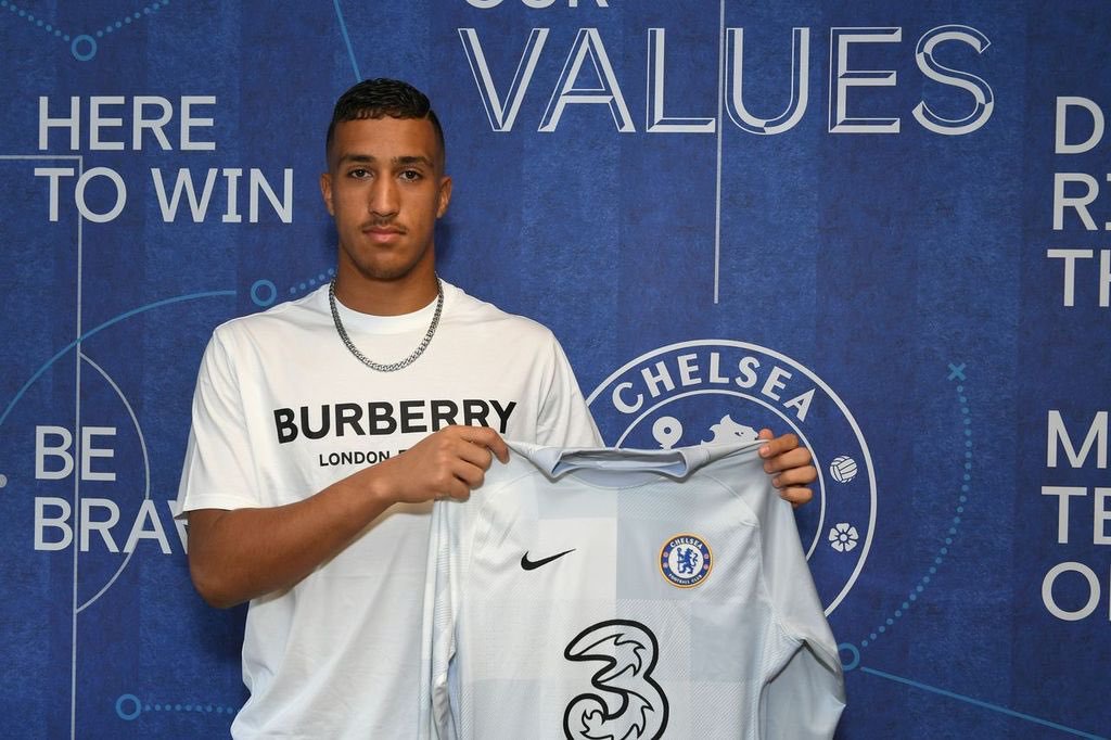 نجم المنتخب الوطني المغربي ينضم لحكيم زياش في تشيلسي الإنجليزي