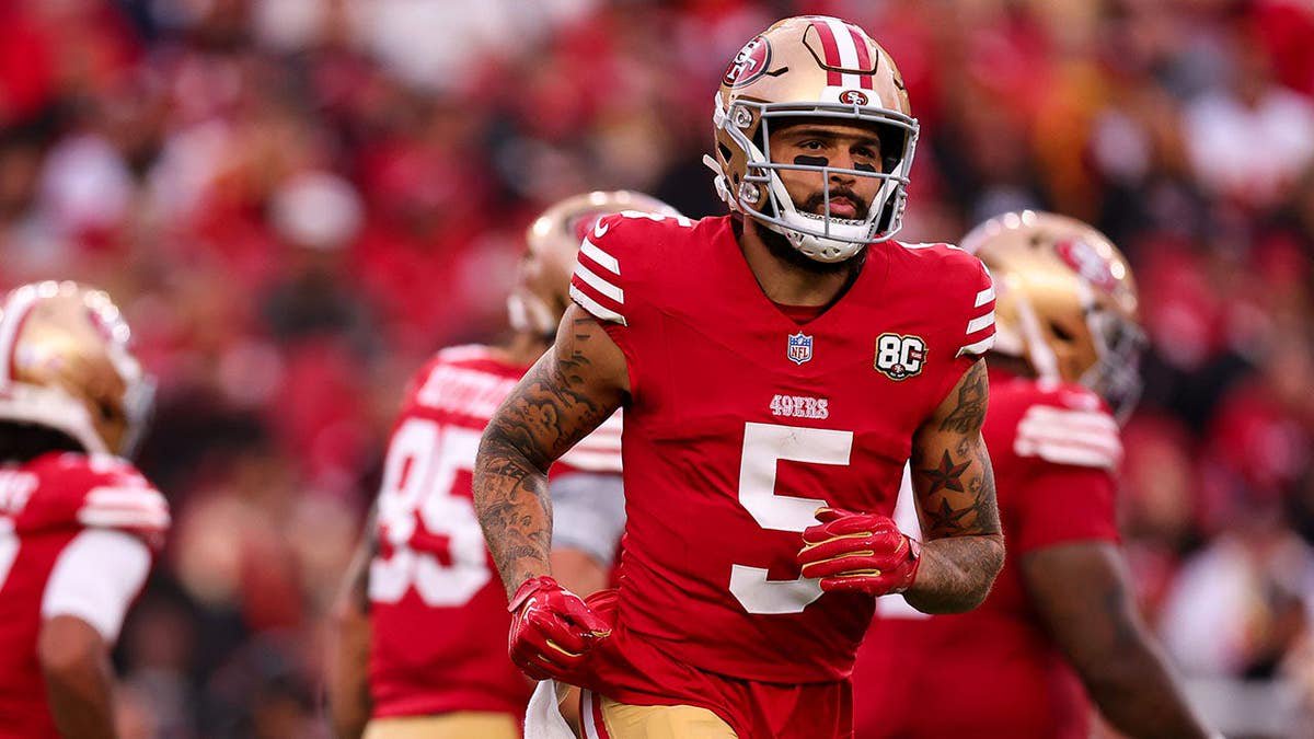 Mike Evans runs on the field during a game at Levi's Stadium.
