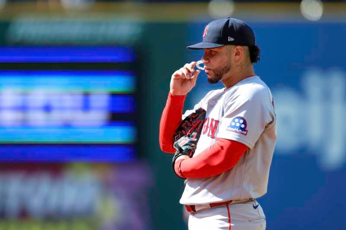 May 30, 2026: Boston Red Sox first baseman Willson Contreras 40 chews on his mouth guard between plays during the Major League Baseball game between the Boston Red Sox and Cleveland Guardians at Progressive Field in Cleveland, Ohio. /CSM MLB, Baseball Herren, USA 2026: Red Sox Vs Guardians MAY 30 PUBLICATIONxINxGERxSUIxAUTxONLY – ZUMAc04_ 20260530_zma_c04_010 Copyright: xBrianxFisherx ©IMAGO/ZUMA Press