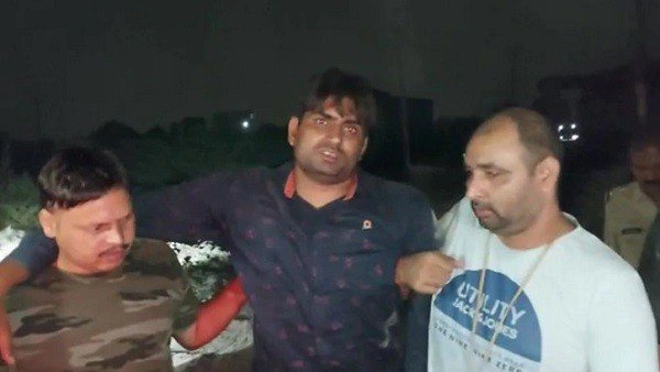 बदमाश के पैर में पुलिस ने मारी गोली