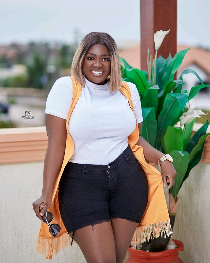 East Legon Landlady: Tracey Boakye shakes the internet with beautiful classy photos