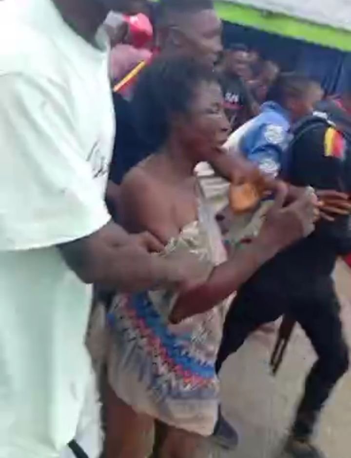 Mob burns woman to d3ath after accusing her of kidnapping 7-year-old boy in Delta community (video)