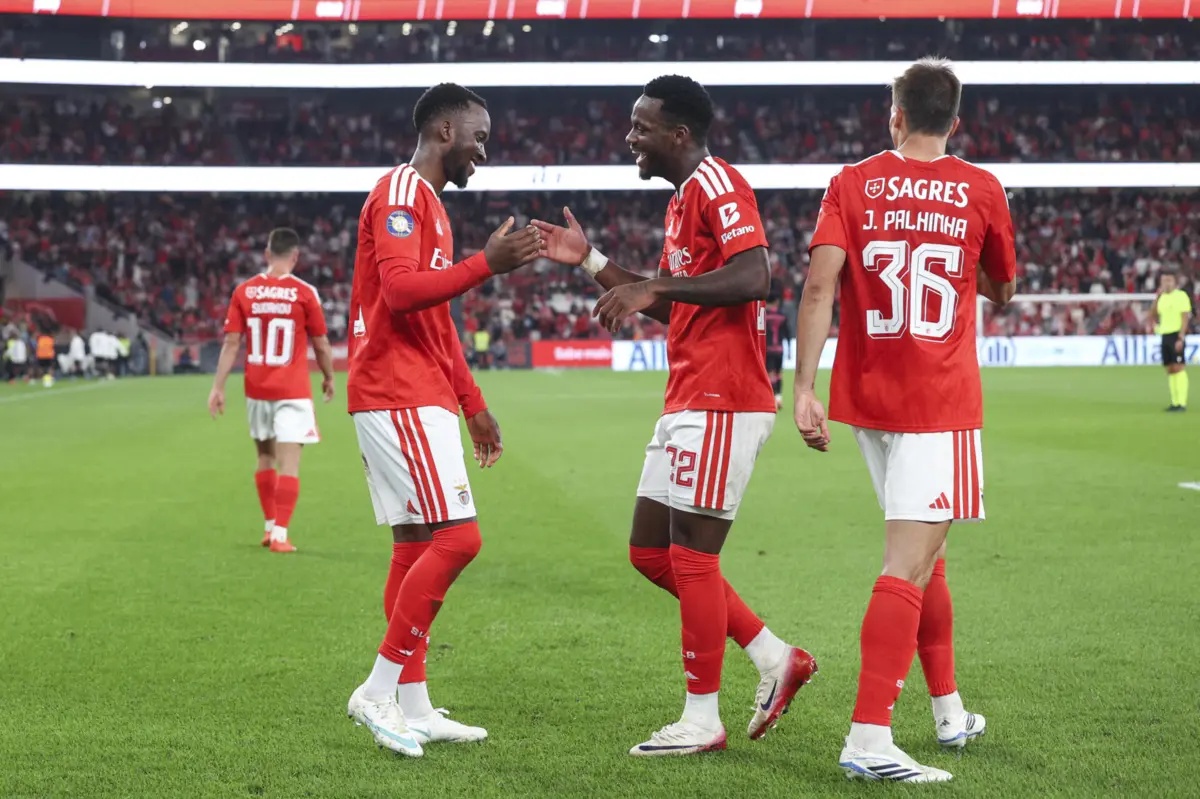 São cinco vitórias seguidas do Benfica em três competições