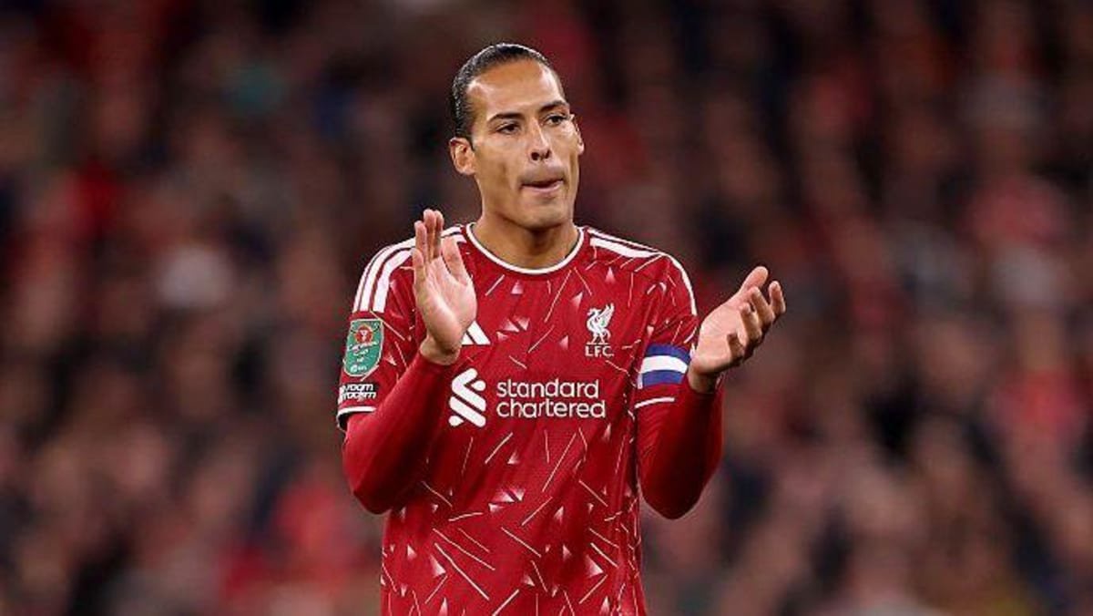 Virgil van Dijk applauding