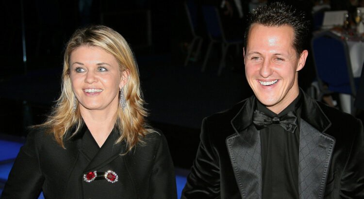michael-schumacher-il-a-pleure-dans-le-bus-son-epouse-corinna-raconte-comment-les-morts-dayrton-senna-et-de-roland-ratzenberger-ont-bouleverse-le-pilote-de-f1-i