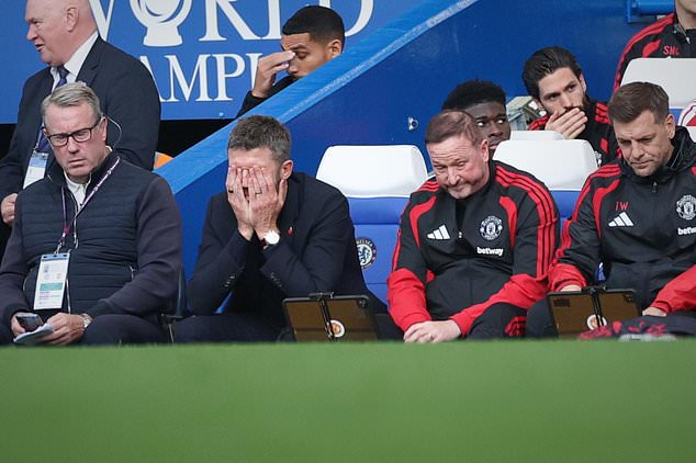 Manchester United's head coach Michael Carrick, centre left, reacts during the English Premier League soccer match between Chelsea and Manchester United in London, Saturday, Oct. 31, 2026. (AP Photo/Ian Walton)