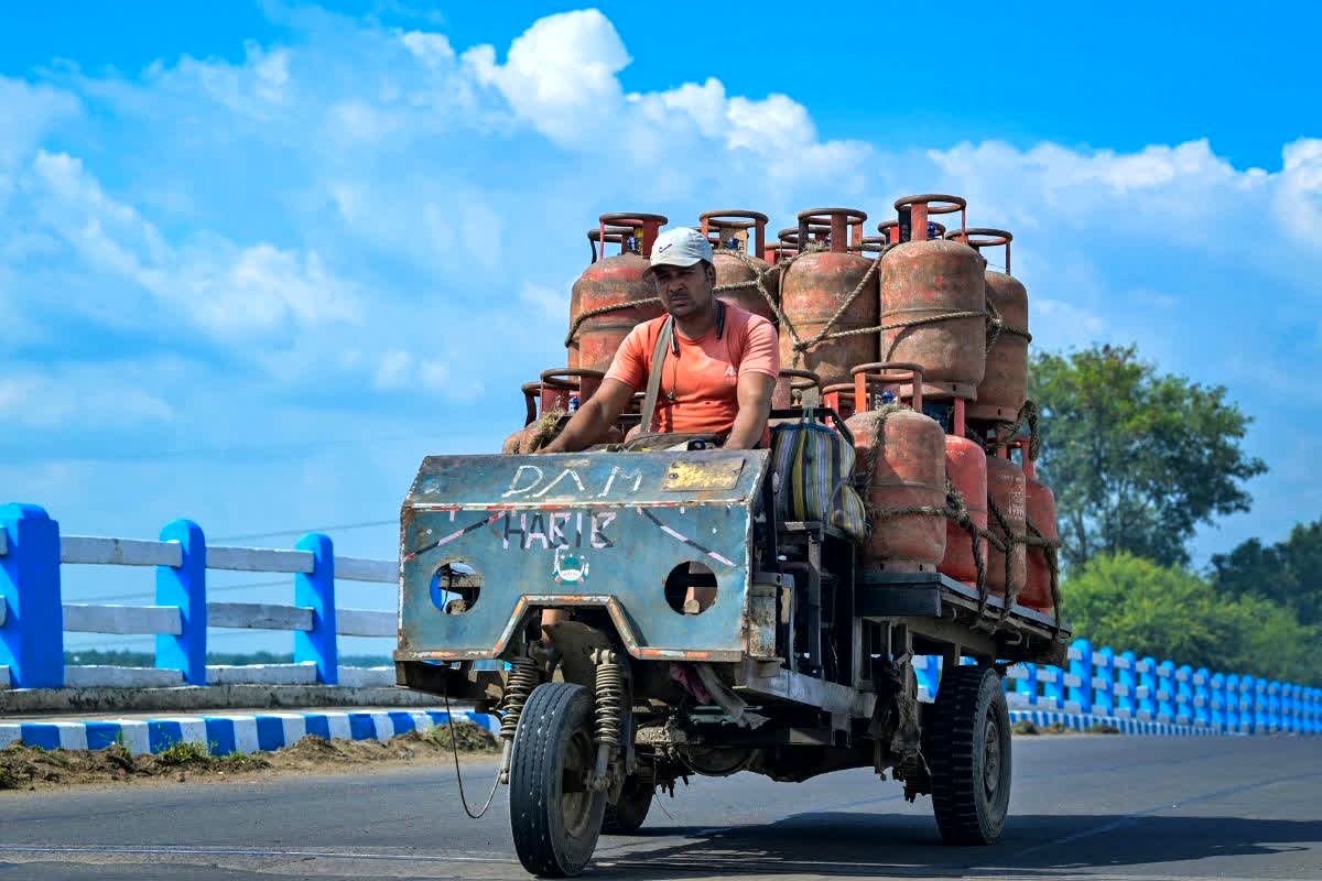 LPG Cylinder Price 28 May 2026: सिलेंडर बुक कराने से पहले जरूर पढ़ें ये खबर! सरकार ने जारी किए नए रेट, जानें अब कितने में मिलेगा LPG सिलेंडर?
