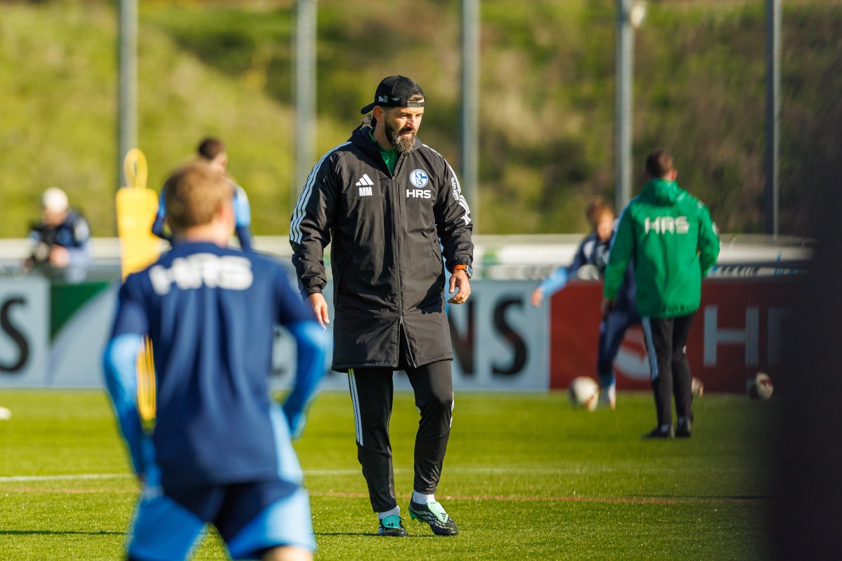 Miron Muslic auf dem Schalker Trainingsplatz