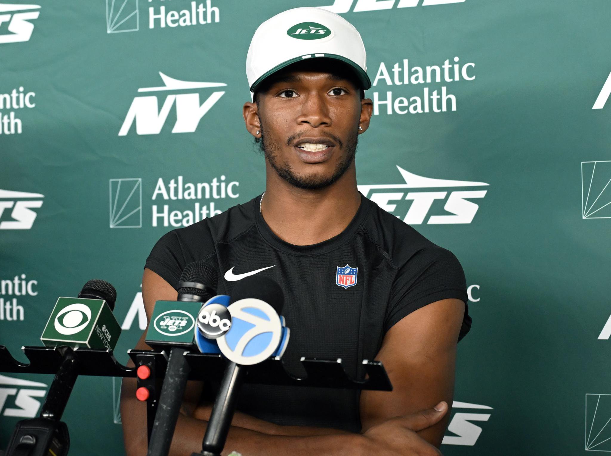 Garrett Wilson talks with reporters after Jets practice on Oct. 21, 2026.