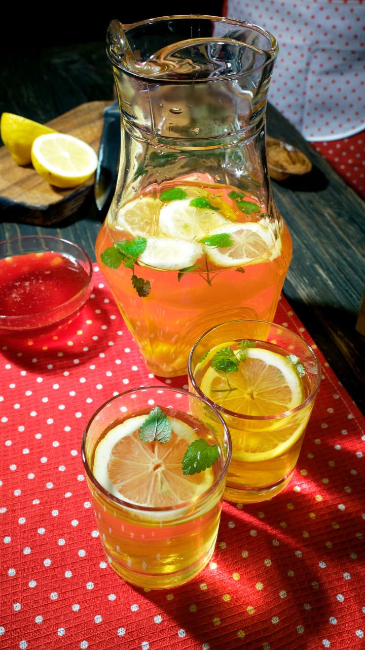Lemon and honey water