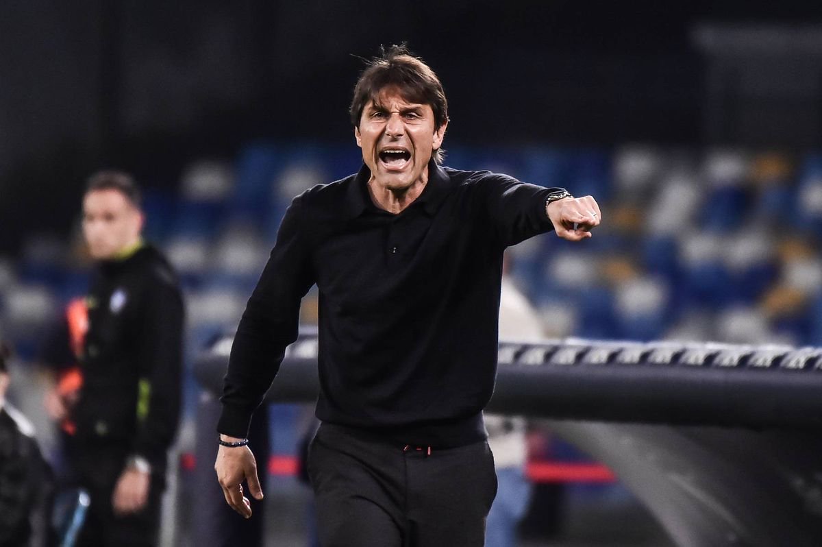 Antonio Conte manager of SSC Napoli gestures during the Serie A match between Napoli and Genoa at Stadio Diego Armando Maradona