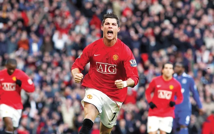 Cristiano Ronaldo joga com a história
