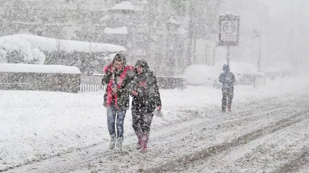 There is a 436 mile snow bomb to stretch across the country