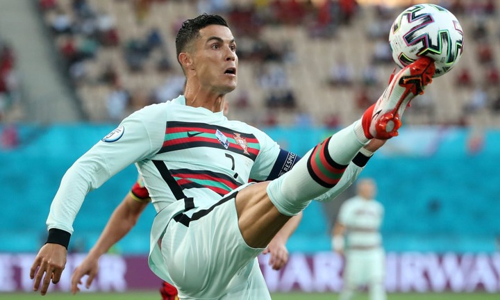 Cristiano Ronaldo shoots to top of Instagram rich list | Instagram | The  Guardian