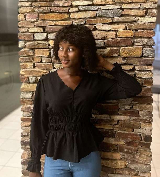 Meet Akua Lifestyle, The 16 Years Old Girl crushing heads with her beauty On Social Media