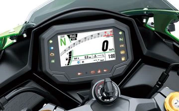 Fitur TFT meter dengan Circuit mode and Rideology The App memungkinkan pemilik menghubungkan Kawasaki Ninja ZX-25R dengan gadget.