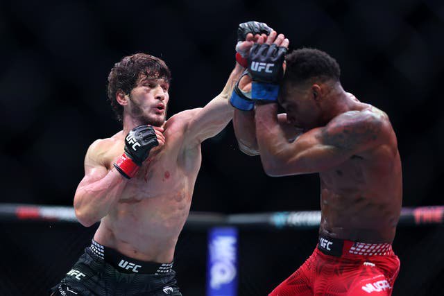 Movsar Evloev (left) during a controversial decision win over Lerone Murphy in March