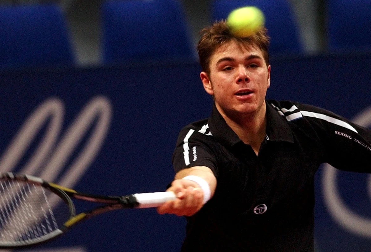 Switzerland's Stanislas Wawrinka returns a ball to his opponent, Czech Tomas Zib during their first round game at the Swiss Indoors in Basel, Tuesday 21, October 2003. (KEYSTONE/Markus Stuecklin) ...